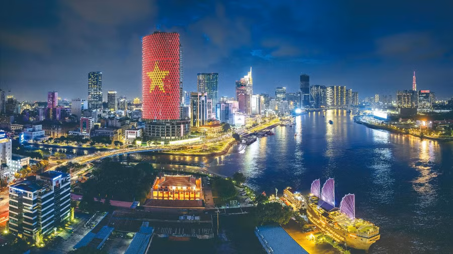 Sau nửa thế kỷ hòa bình và phát triển, Việt Nam đang vươn lên mạnh mẽ trên con đường đổi mới, hội nhập và phát triển. Ảnh: TTXVN theo-dau-chan-nguoi-3.jpg