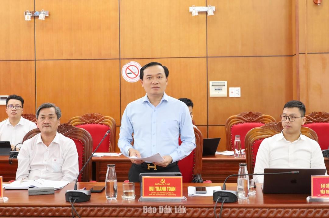 Ủy viên Ban Thường vụ Tỉnh ủy, Giám đốc Sở Khoa học và Công nghệ tỉnh Bùi Thanh Toàn phát biểu tại buổi làm việc.