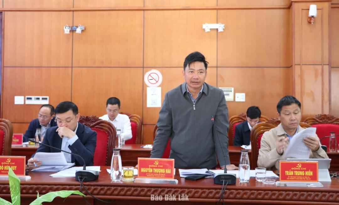 Đồng chí Nguyễn Thượng Hải, Ủy viên Ban Thường vụ Tỉnh ủy, Trưởng Ban Tổ chức Tỉnh ủy phát biểu ý kiến tại hội nghị.