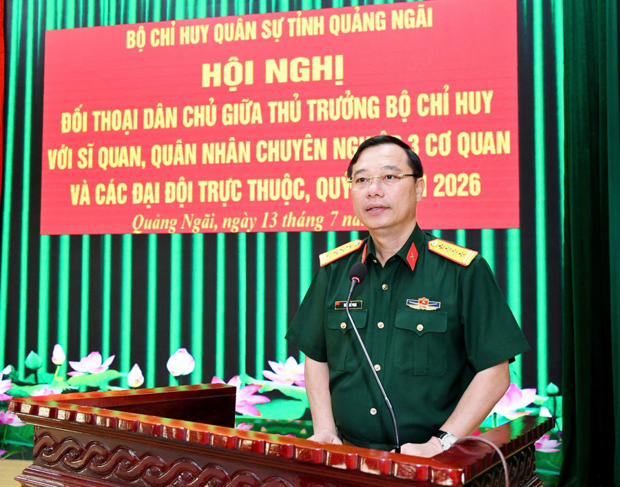Đại tá Trần Thế Phan - Chỉ huy trưởng Bộ CHQS tỉnh Quảng Ngãi được điều động, bổ nhiệm giữ chức Chỉ huy trưởng Bộ CHQS tỉnh Gia Lai. Ảnh: Trọng Quốc 1789465925693-6160478720266566952-6160478720266566952-981e06a80594fcfbc7d5e4be37282982.jpg