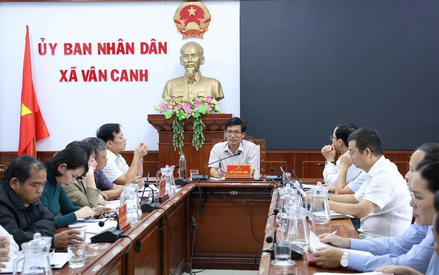 Quang cảnh buổi kiểm tra. Ảnh: Nguyễn Dũng xa-van-canh-canh-vinh-trien-khai-cong-tac-bau-cu.jpg