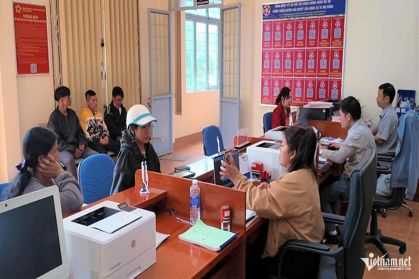 W-TU MO RONG.jpg