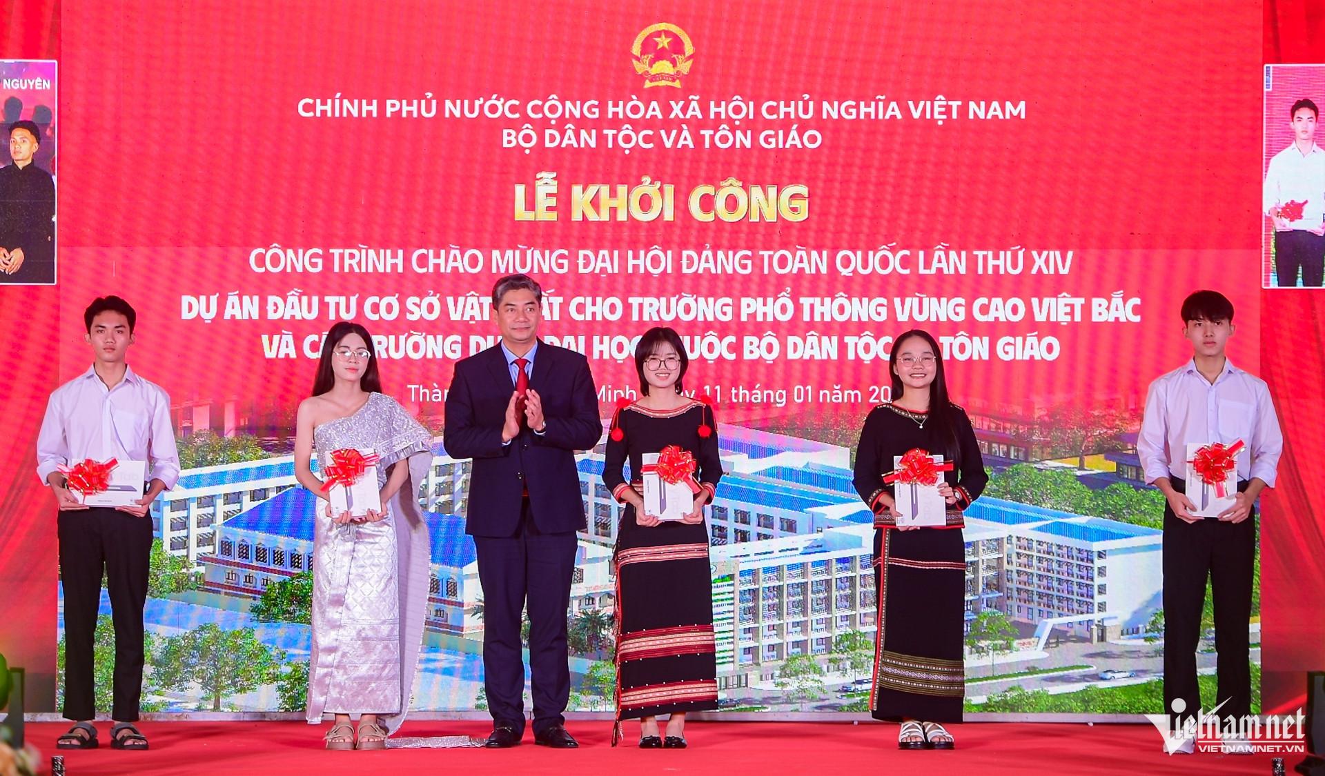 W-Bộ DTTG trường dự bị TPHCM 3.jpg