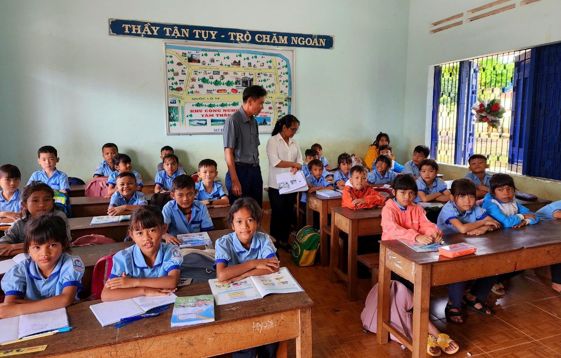 Học &ldquo;song ngữ&rdquo; gi&uacute;p học sinh tiểu học học tốt chương tr&igrave;nh phổ th&ocirc;ng