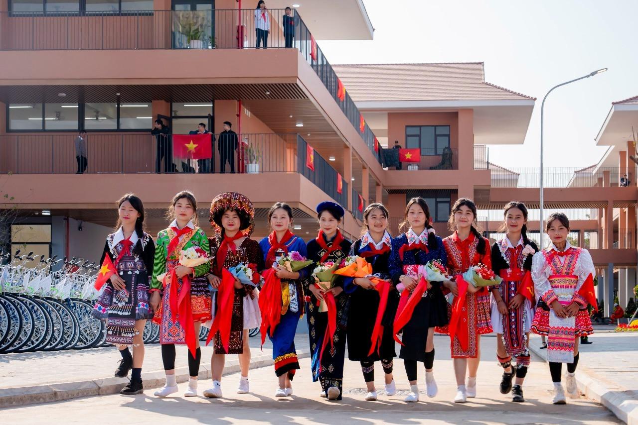 Đầu tư trương nội trú liên cấp mở ra một kỳ vọng mới đưa tri thức đến tận nơi phên giậu của Tổ quốc..jpeg