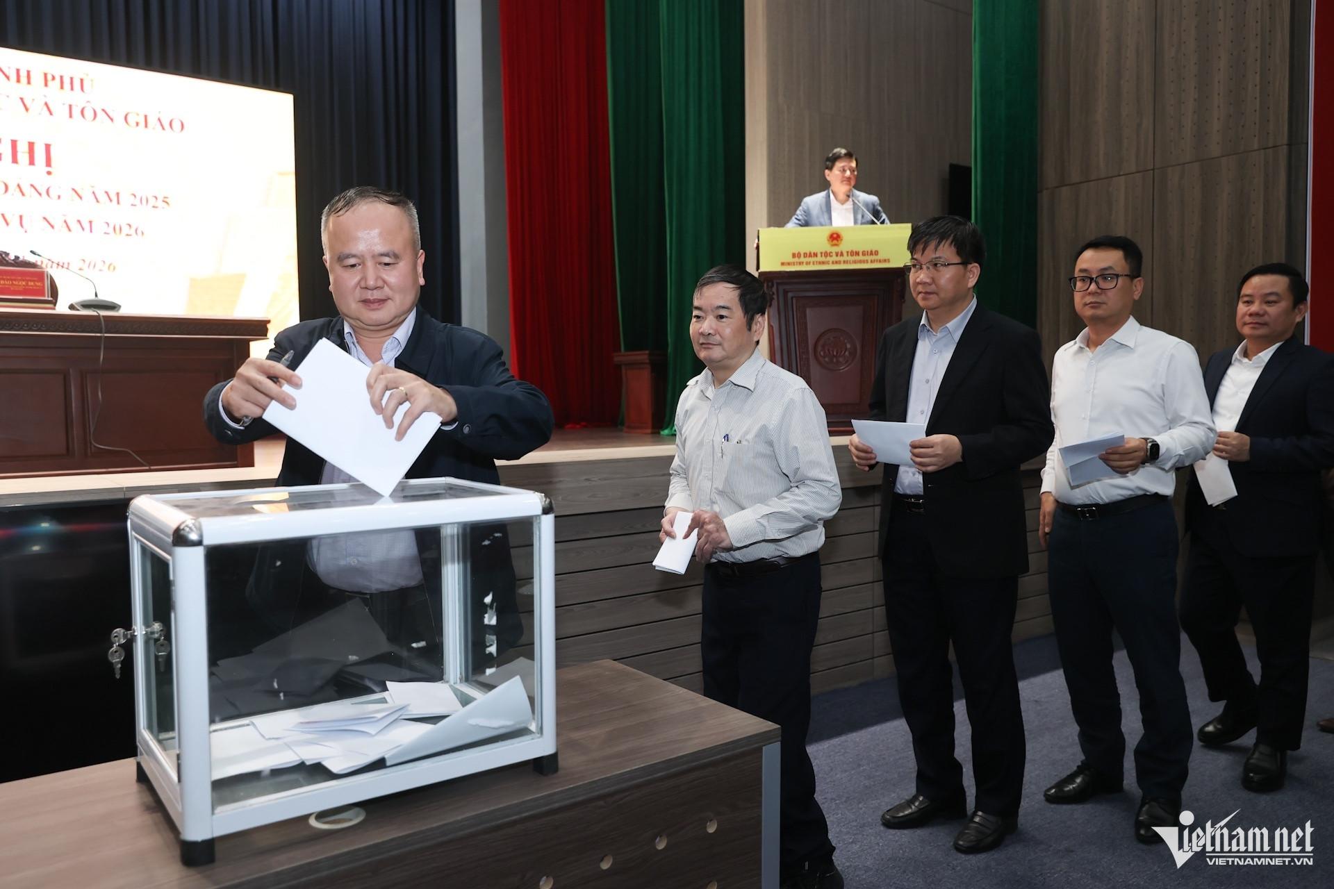 W-Ho&agrave;ng Văn Tuy&ecirc;n 3.jpg