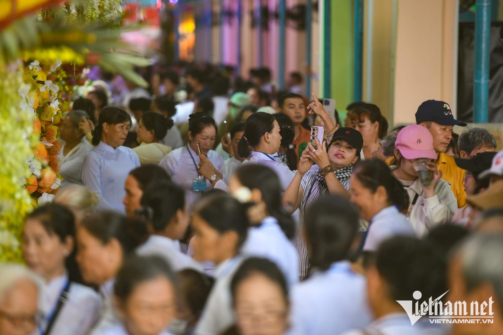W-Cao đài Tây Ninh Nguyễn Huế 3.jpg