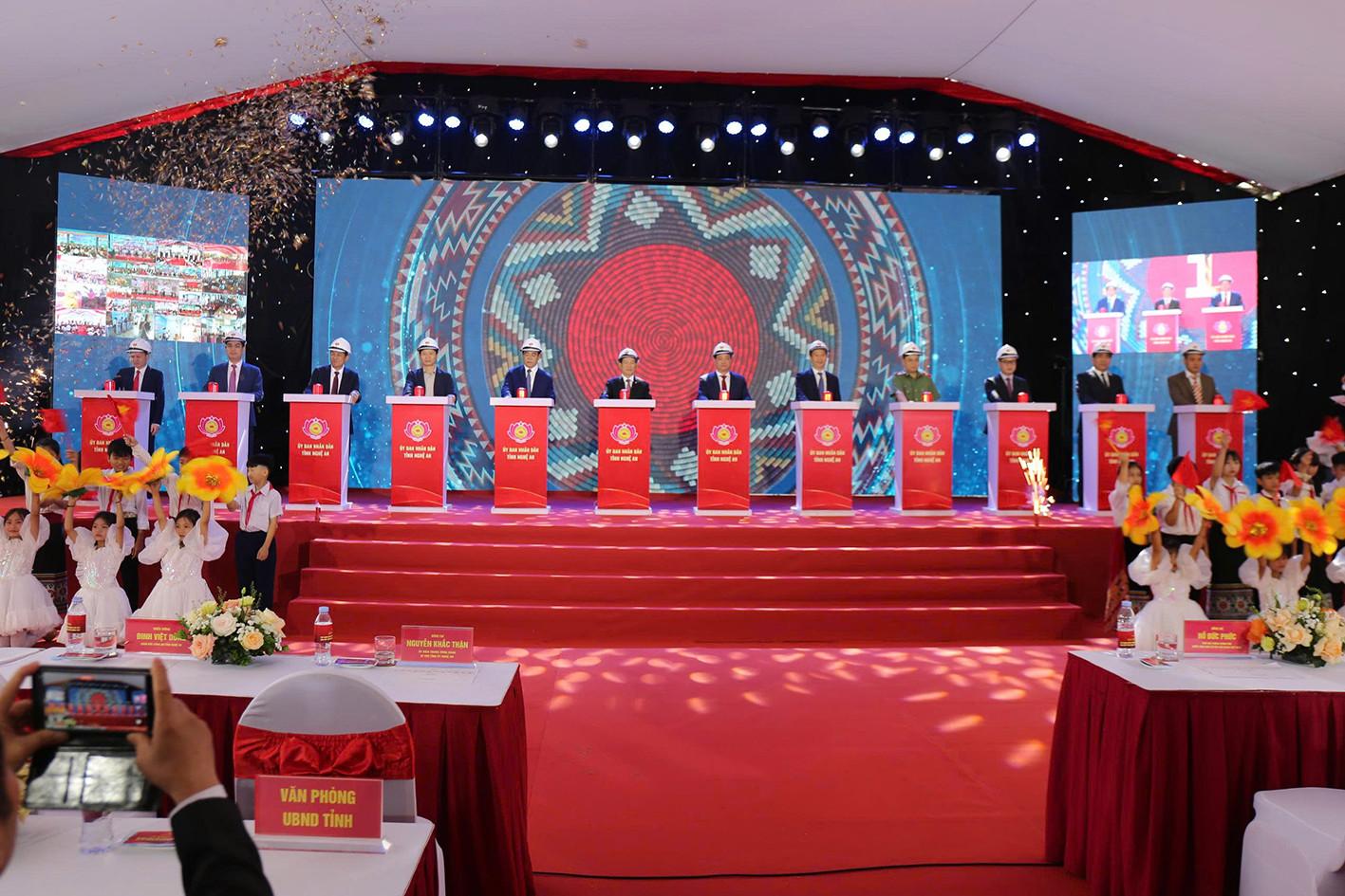 Khởi công ảnh 3.jpg