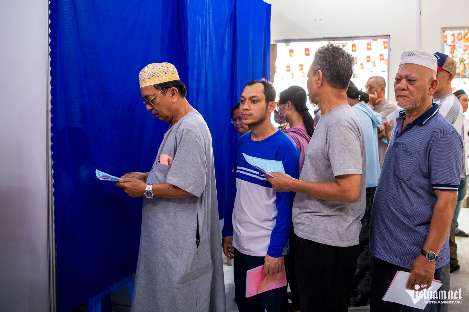 W-bầu cử TPHCM 10.jpg