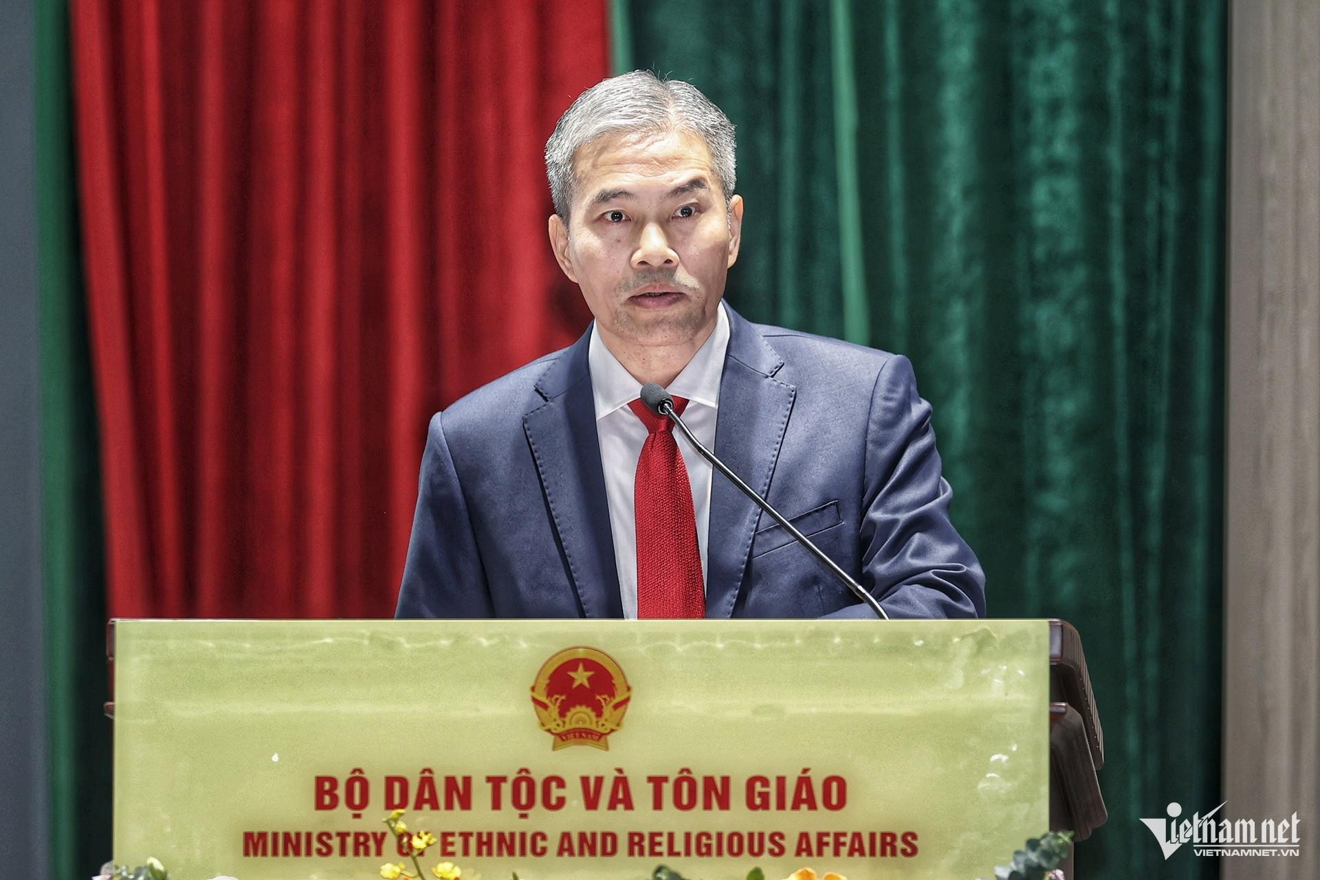 W-Ong Phi Manh Thang.jpg