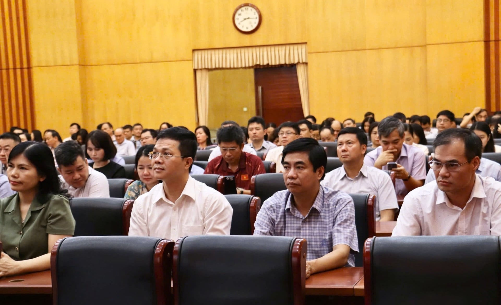Các đại biểu tham dự tại điểm cầu trực tuyến của Đảng ủy Bộ Nông nghiệp và Môi trường. Ảnh: Nguyễn Thủy. Các đại biểu tham dự tại điểm cầu trực tuyến của Đảng ủy Bộ Nông nghiệp và Môi trường. Ảnh: Nguyễn Thủy.