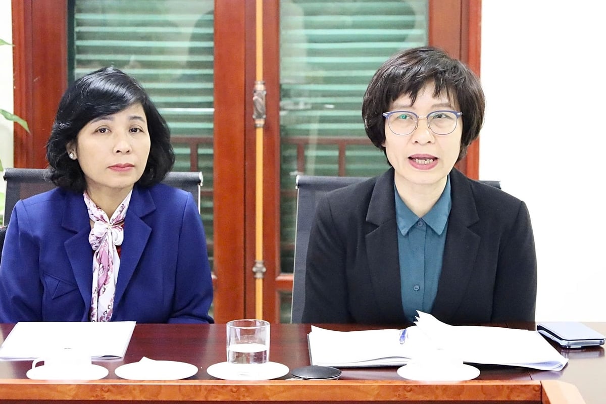 Bà Trần Thị Xuân Oanh, Trưởng ban Ban Á - Phi, Liên hiệp các tổ chức hữu nghị Việt Nam (bên phải), đóng góp ý kiến về việc đổi mới phương thức hoạt động, lồng ghép xúc tiến thương mại trong các sự kiện ngoại giao. Ảnh: Hồng Ngọc. Bà Trần Thị Xuân Oanh, Trưởng ban Ban Á - Phi, Liên hiệp các tổ chức hữu nghị Việt Nam (bên phải), đóng góp ý kiến về việc đổi mới phương thức hoạt động, lồng ghép xúc tiến thương mại trong các sự kiện ngoại giao. Ảnh: Hồng Ngọc.