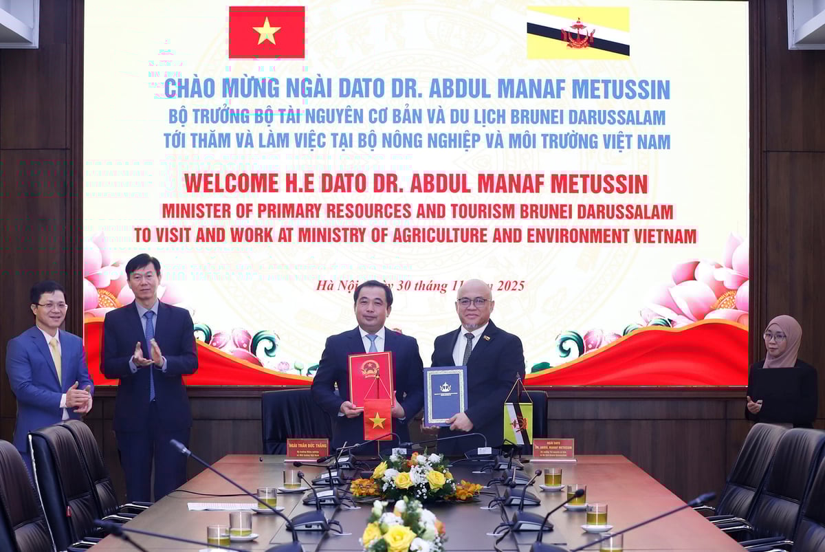 Hai Bộ trưởng đã ký kết hai biên bản ghi nhớ (MOU) quan trọng, mở ra những hướng hợp tác mới giữa hai bộ. Ảnh: Khương Trung. Hai Bộ trưởng đã ký kết hai biên bản ghi nhớ (MOU) quan trọng, mở ra những hướng hợp tác mới giữa hai bộ. Ảnh: Khương Trung.