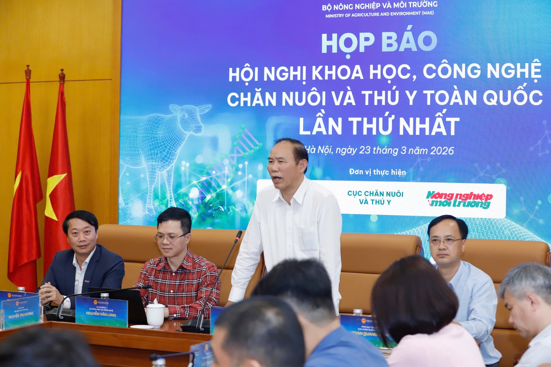 Thứ trưởng Bộ Nông nghiệp và Môi trường Phùng Đức Tiến khẳng định, chăn nuôi và thú y là lĩnh vực quan trọng đóng góp vào sự tăng trưởng của ngành nông nghiệp. Ảnh: Khương Trung.