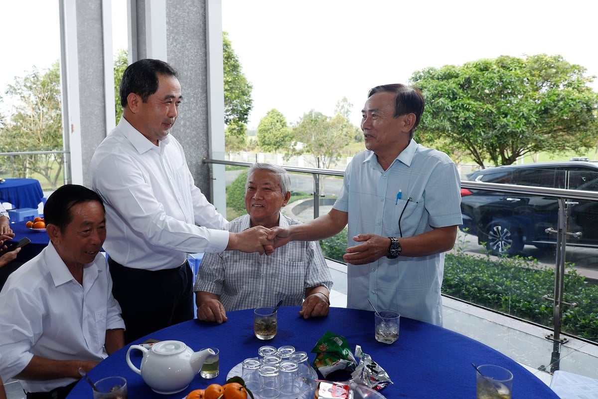 Ủy viên Bộ Chính trị, Bộ trưởng Bộ Nông nghiệp và Môi trường Trần Đức Thắng tiếp xúc cử tri tại Cần Thơ. Ảnh: Khương Trung.