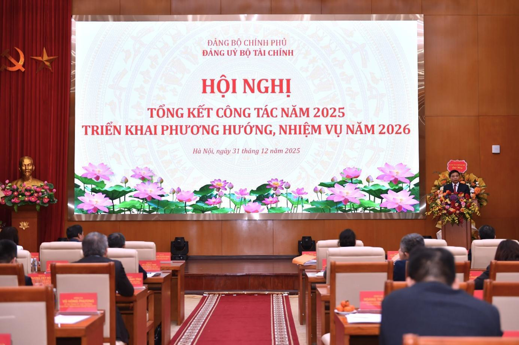 A group of people in a room  AI-generated content may be incorrect.