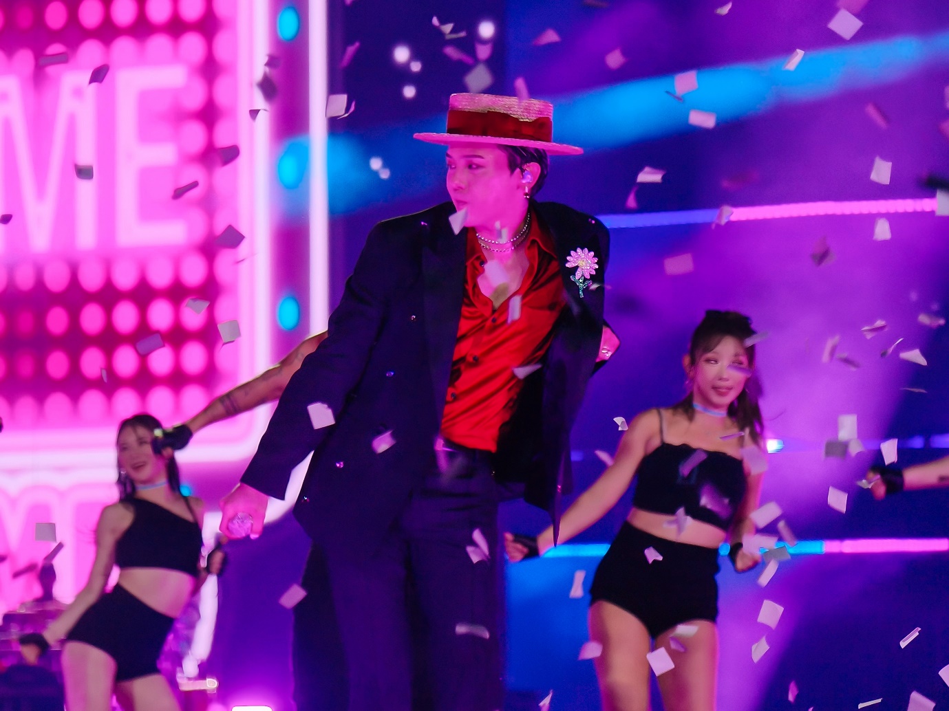 Điều gì khiến fan “lụy” G-DRAGON 2025 WORLD TOUR [Übermensch] in Hanoi, presented by VPBank - Ảnh 3.