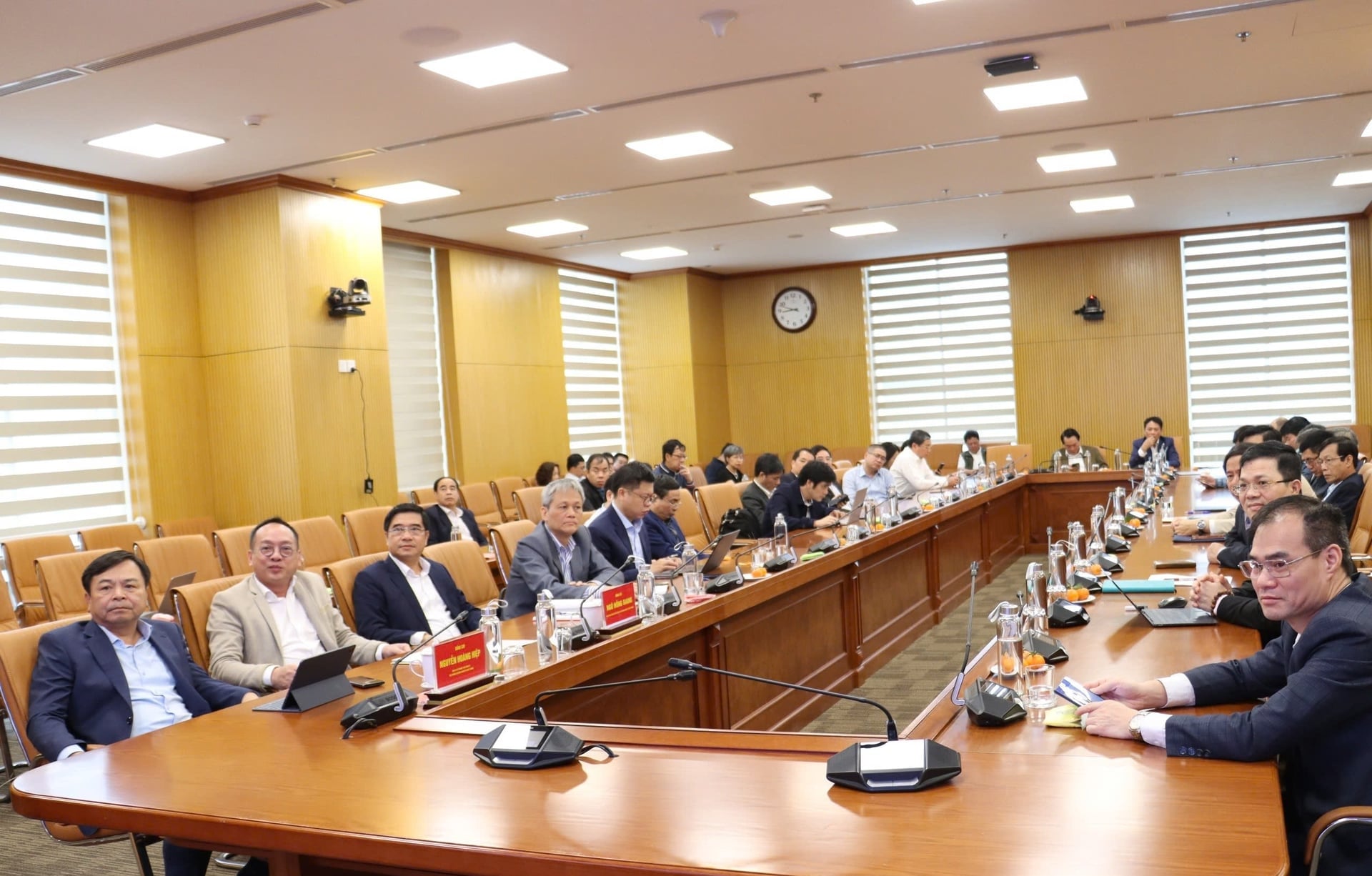 Thứ trưởng Nguyễn Hoàng Hiệp, Phó Bí thư Thường trực Đảng ủy Bộ NN-MT tham dự và chủ trì Hội nghị trực tuyến tại điểm cầu Đảng ủy Bộ NN-MT. Ảnh: Nguyễn Thủy.