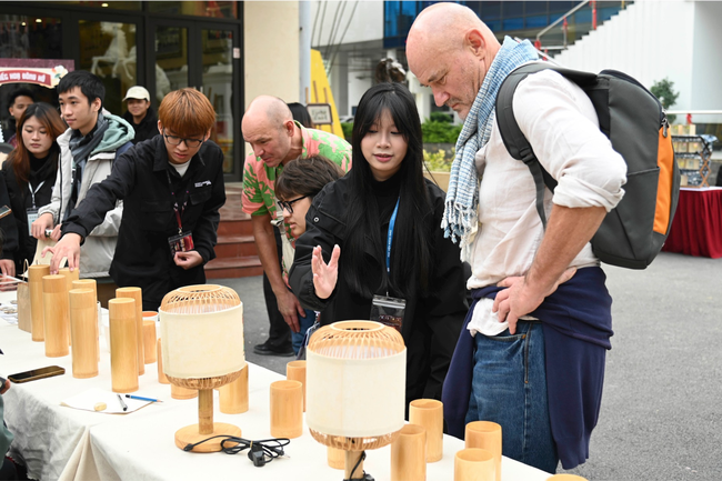 "Đ&aacute;nh thức" di sản tranh d&acirc;n gian Đ&ocirc;ng Hồ bằng ng&ocirc;n ngữ s&acirc;n khấu - Ảnh 4.