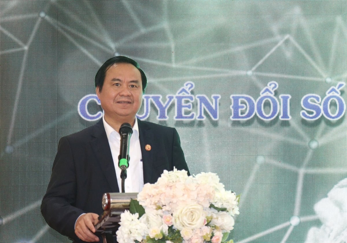 Thứ trưởng Bộ NN-MT Võ Văn Hưng dự và chỉ đạo hội nghị. Ảnh: Lan Anh.