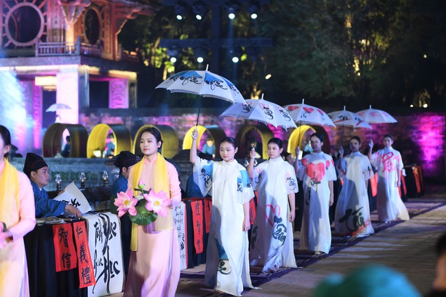 T&ocirc;n vinh truyền thống hiếu học qua chương tr&igrave;nh nghệ thuật tại Văn Miếu &ndash; Quốc Tử Gi&aacute;m - Ảnh 8.