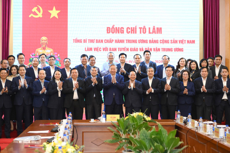 Xây dựng nền tảng chính trị, tư tưởng vững chắc, tạo nội lực mạnh mẽ phát triển đất nước - Ảnh 2.