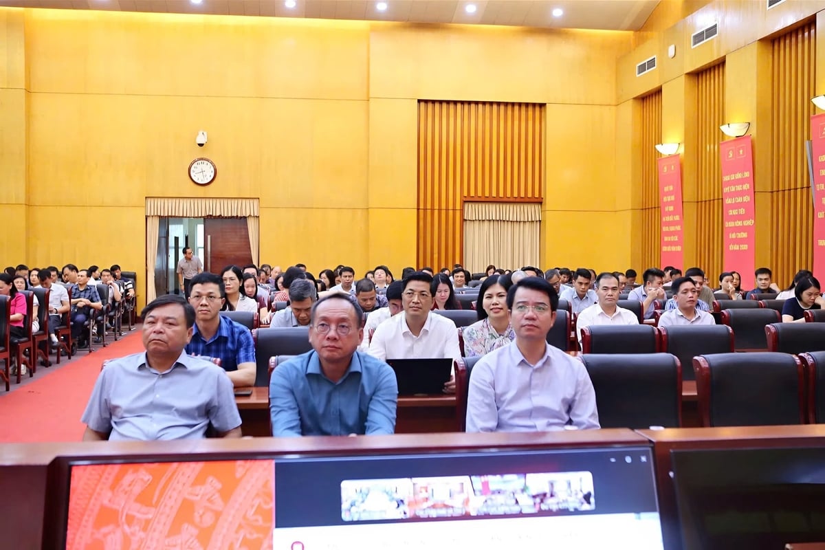 Điểm cầu chính tại Đảng ủy Bộ Nông nghiệp và Môi trường do Phó Bí thư Thường trực Đảng ủy, Thứ trưởng Nguyễn Hoàng Hiệp và đồng chí Ngô Hồng Giang, Phó Bí thư chuyên trách Đảng ủy Bộ chủ trì. Ảnh: Việt Anh.