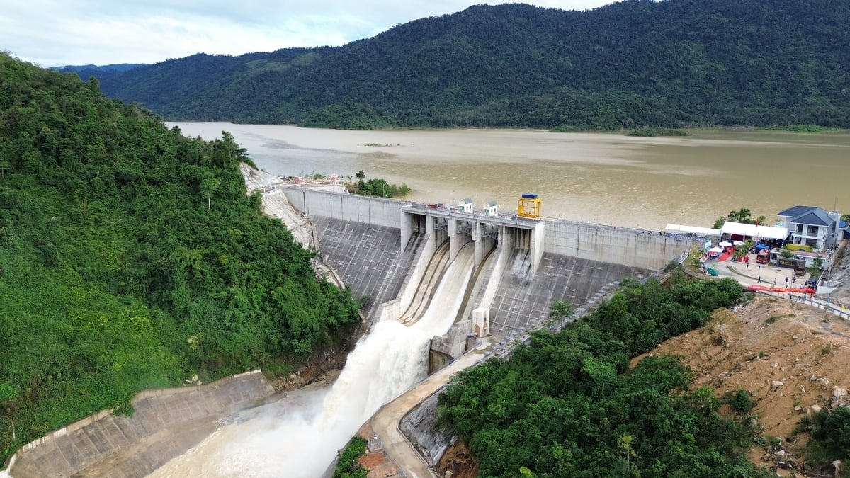 Hồ Sông Chò 1 có dung tích gần 110 triệu m3, góp phần hiệu quả trong công tác điều tiết, cắt giảm lũ cho hạ lưu sông Cái Nha Trang. Ảnh: Phương Chi.