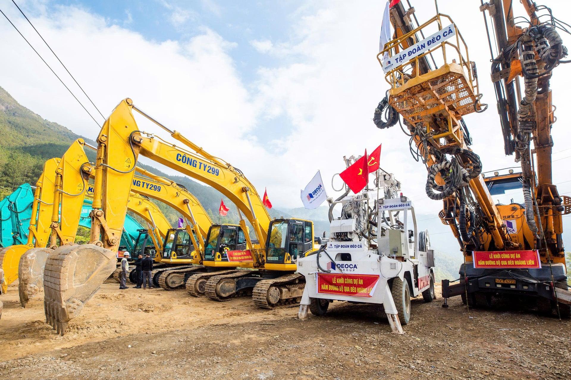 Dự án Hầm đường bộ qua đèo Hoàng Liên do liên danh nhà thầu gồm Tập đoàn Đèo Cả, Công ty Cổ phần Xây dựng và Thương mại 299, Công ty TNHH MTV Thanh Tuyền, Công ty TNHH số 10 Lai Châu và Công ty TNHH MTV Xây dựng & Thương mại Khánh Hưng thực hiện. Ảnh: Đức Bình.