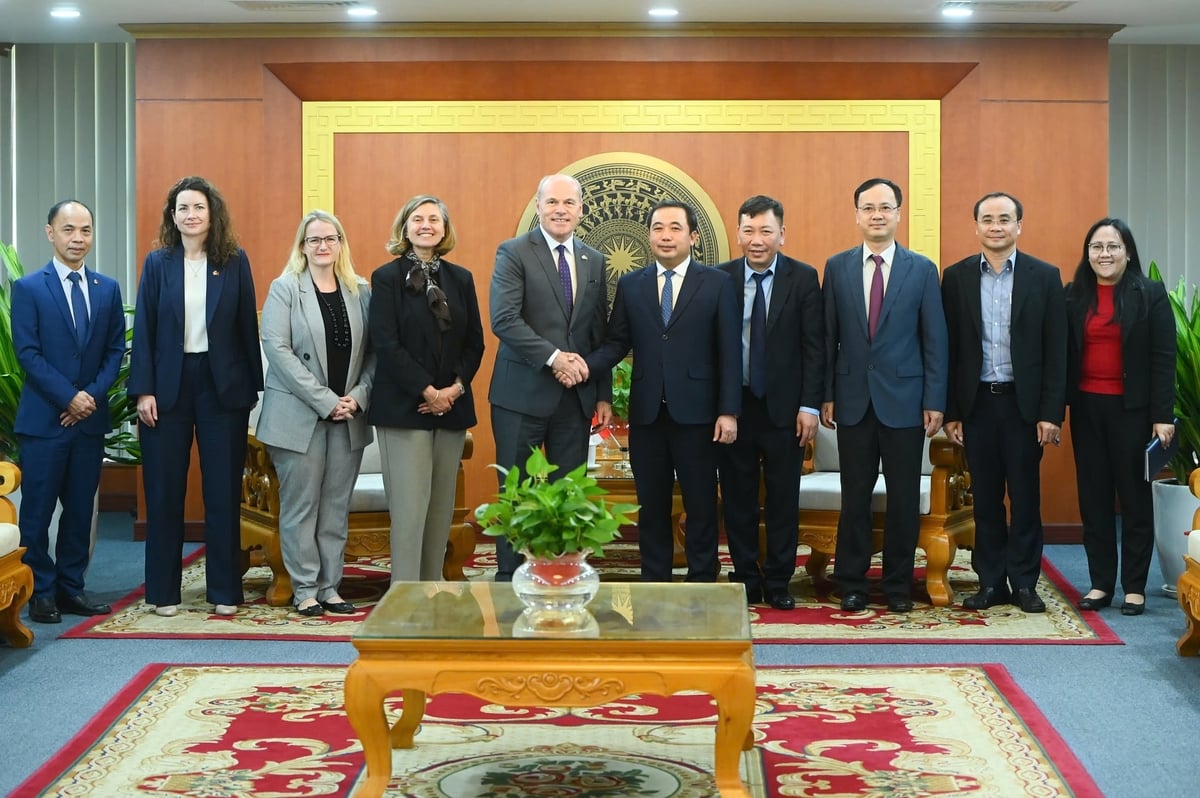 Với tinh thần hợp tác chân thành và tôn trọng lẫn nhau, quan hệ Việt Nam - Canada sẽ tiếp tục đạt nhiều kết quả tích cực, mang lại lợi ích thiết thực cho người dân và ngành nông nghiệp - môi trường của cả hai quốc gia. Ảnh: Tùng Đinh.