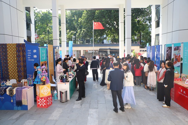 Tuần lễ Văn hóa, Du lịch, Khoa học và Công nghệ Quảng Tây: Đưa quan hệ đối tác hợp tác chiến lược Việt - Trung vào chiều sâu - Ảnh 4. Tuần lễ Văn hóa, Du lịch, Khoa học và Công nghệ Quảng Tây: Đưa quan hệ đối tác hợp tác chiến lược Việt - Trung vào chiều sâu - Ảnh 4.