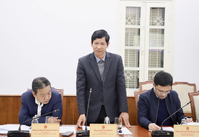 Bộ trưởng Nguyễn Văn H&ugrave;ng l&agrave;m việc với tỉnh Quảng Trị về t&igrave;nh h&igrave;nh ph&aacute;t triển văn h&oacute;a, thể thao v&agrave; du lịch tr&ecirc;n địa b&agrave;n tỉnh - Ảnh 5.