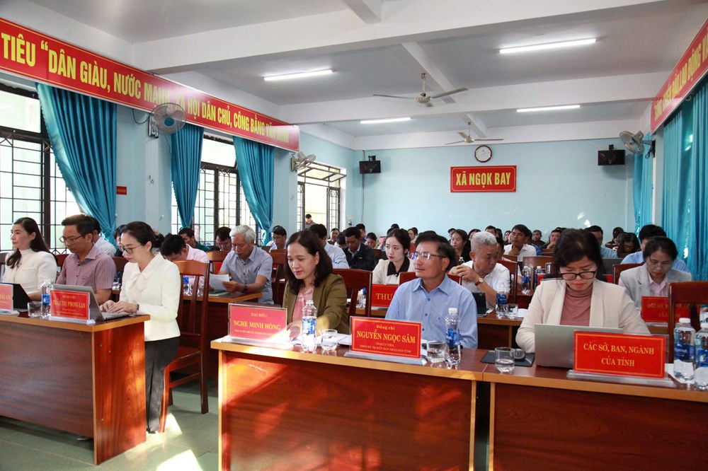 Bộ trưởng Nguyễn Văn Hùng tiếp xúc cử tri xã Ngọc Bay, tỉnh Quảng Ngãi - Ảnh 1. Bộ trưởng Nguyễn Văn Hùng tiếp xúc cử tri xã Ngọc Bay, tỉnh Quảng Ngãi - Ảnh 1.