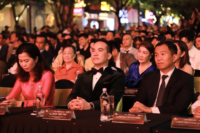 Giải thưởng Quảng c&aacute;o s&aacute;ng tạo Việt Nam 2025: Vạn Xu&acirc;n Awards 2025 vinh danh 63 &yacute; tưởng s&aacute;ng tạo xuất sắc - Ảnh 3.