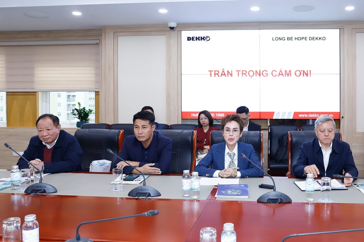Đại diện các doanh nghiệp trực thuộc Hiệp hội Nuôi biển báo cáo và đề xuất các kiến nghị tại cuộc làm việc. Ảnh: Khương Trung. Đại diện các doanh nghiệp trực thuộc Hiệp hội Nuôi biển báo cáo và đề xuất các kiến nghị tại cuộc làm việc. Ảnh: Khương Trung.