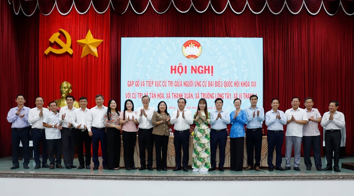 Mục tiêu đặt ra là trong thời gian tới Cần Thơ sẽ thực sự trở thành cực tăng trưởng của đất nước, đồng thời dẫn dắt và kéo theo ít nhất bốn tỉnh lân cận của vùng Tây Nam Bộ cùng phát triển. Ảnh: Khương Trung. Mục tiêu đặt ra là trong thời gian tới Cần Thơ sẽ thực sự trở thành cực tăng trưởng của đất nước, đồng thời dẫn dắt và kéo theo ít nhất bốn tỉnh lân cận của vùng Tây Nam Bộ cùng phát triển. Ảnh: Khương Trung.