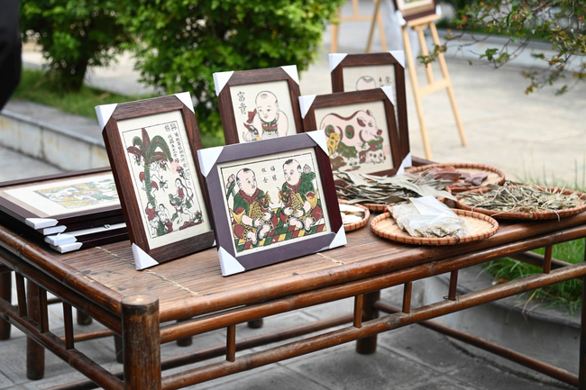 "Đ&aacute;nh thức" di sản tranh d&acirc;n gian Đ&ocirc;ng Hồ bằng ng&ocirc;n ngữ s&acirc;n khấu - Ảnh 1.