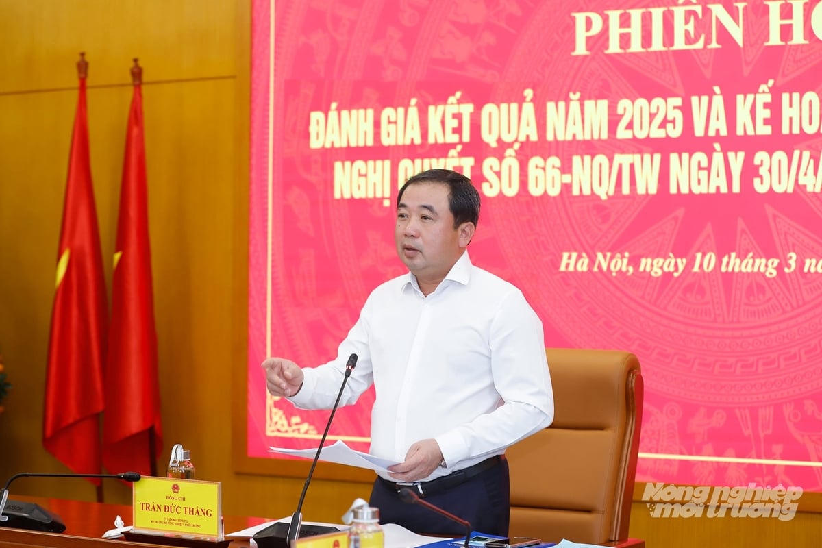 Bộ trưởng Trần Đức Thắng nhấn mạnh yêu cầu tiếp tục hoàn thiện thể chế theo hướng kiến tạo phát triển, đồng thời tháo gỡ các điểm nghẽn pháp lý để thúc đẩy tăng trưởng kinh tế trong thời gian tới. Ảnh: Khương Trung. Bộ trưởng Trần Đức Thắng nhấn mạnh yêu cầu tiếp tục hoàn thiện thể chế theo hướng kiến tạo phát triển, đồng thời tháo gỡ các điểm nghẽn pháp lý để thúc đẩy tăng trưởng kinh tế trong thời gian tới. Ảnh: Khương Trung.