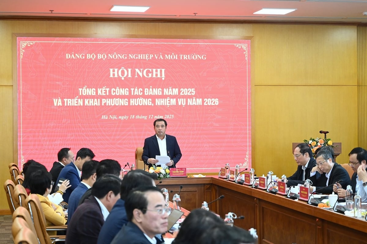 Bộ trưởng Trần Đức Thắng khẳng định tinh thần đoàn kết là nền tảng để toàn Đảng bộ bước vào nhiệm kỳ mới với tinh thần mới, khí thế mới và niềm tin vào thắng lợi mới. Ảnh: Kiều Chi. Bộ trưởng Trần Đức Thắng khẳng định tinh thần đoàn kết là nền tảng để toàn Đảng bộ bước vào nhiệm kỳ mới với tinh thần mới, khí thế mới và niềm tin vào thắng lợi mới. Ảnh: Kiều Chi.