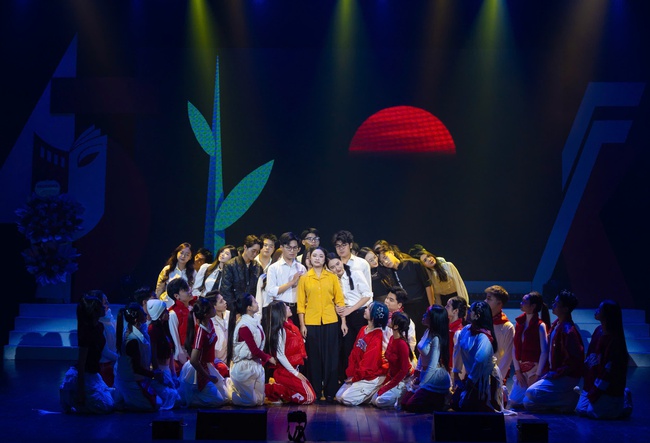  Thứ trưởng Tạ Quang Đông dự Lễ kỷ niệm 45 năm thành lập Trường Đại học Sân khấu – Điện ảnh Hà Nội  - Ảnh 4.