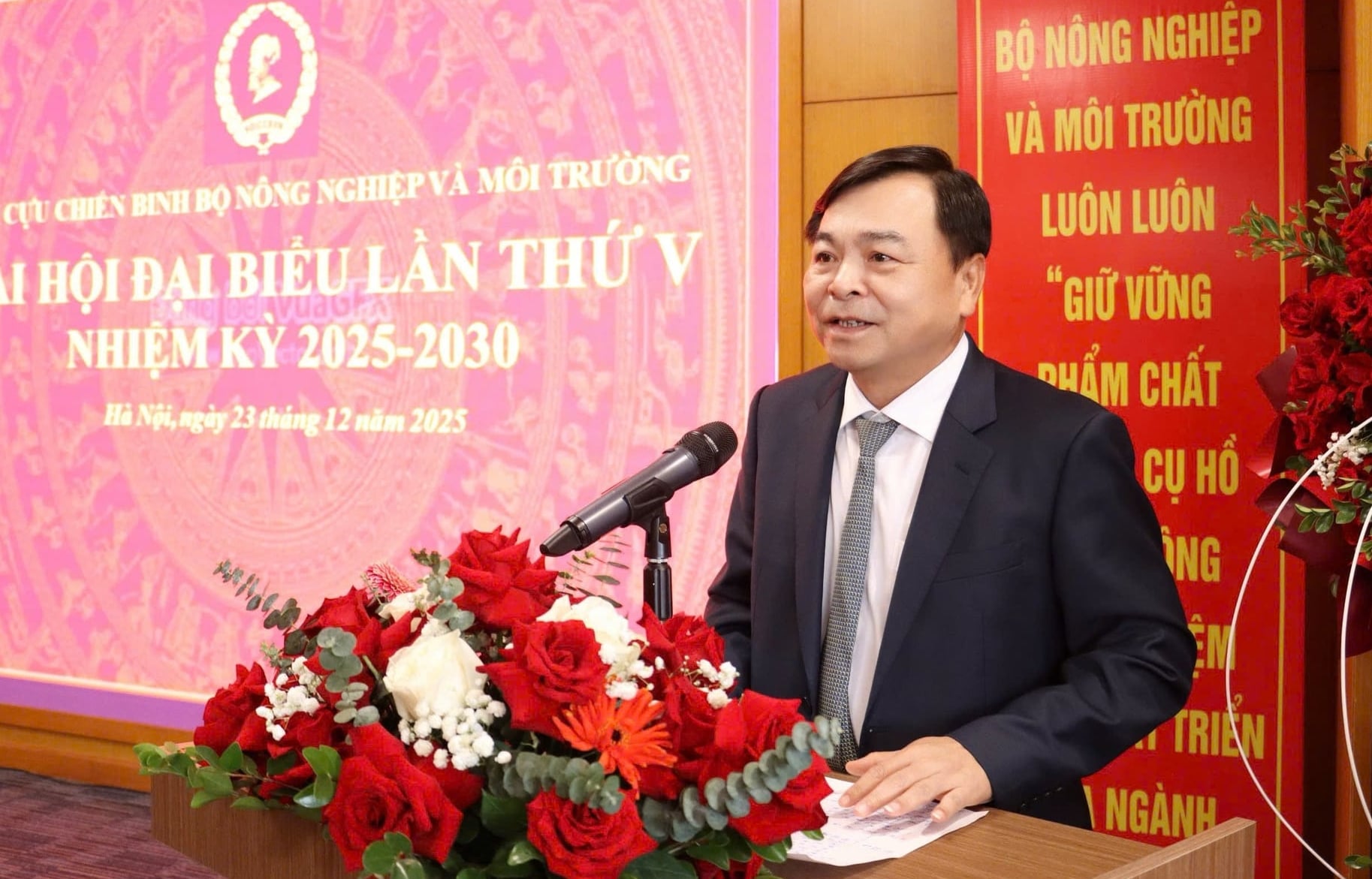 Thứ trưởng Nguyễn Hoàng Hiệp đề nghị Hội Cựu chiến binh Bộ cần tiếp tục phát huy phẩm chất 'Bộ đội Cụ Hồ' trong thực hiện nhiệm vụ chuyên môn. Ảnh: Nguyễn Thủy. Thứ trưởng Nguyễn Hoàng Hiệp đề nghị Hội Cựu chiến binh Bộ cần tiếp tục phát huy phẩm chất 'Bộ đội Cụ Hồ' trong thực hiện nhiệm vụ chuyên môn. Ảnh: Nguyễn Thủy.