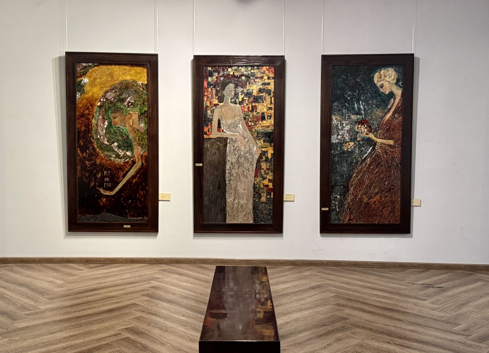 Khám phá 54 sắc thái sơn mài tại triển lãm ‘Những vì sao trong đêm’ - Ảnh 1.