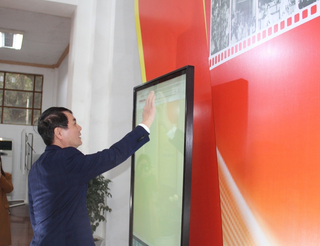 Ảnh: Triển l&atilde;m 800 tư liệu &ldquo;Đảng Cộng sản Việt Nam qua c&aacute;c kỳ Đại hội&rdquo; ch&agrave;o mừng th&agrave;nh c&ocirc;ng Đại hội lần thứ XIV của Đảng - Ảnh 11.