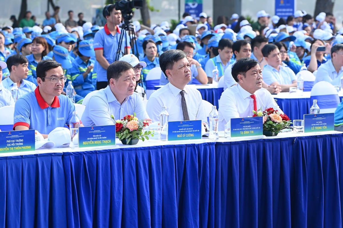 Các đại biểu tham dự Lễ phát động quốc gia hưởng ứng Chiến dịch Làm cho thế giới sạch hơn năm 2026. Ảnh: Tùng Đinh. Các đại biểu tham dự Lễ phát động quốc gia hưởng ứng Chiến dịch Làm cho thế giới sạch hơn năm 2026. Ảnh: Tùng Đinh.