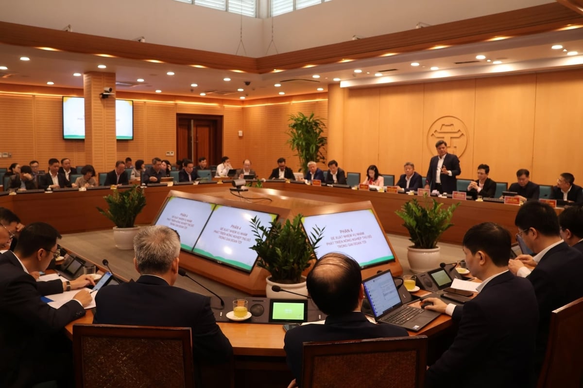Buổi l&agrave;m việc c&oacute; sự tham dự của l&atilde;nh đạo c&aacute;c đơn vị thuộc Bộ N&ocirc;ng nghiệp v&agrave; M&ocirc;i trường, c&aacute;c sở, ng&agrave;nh của th&agrave;nh phố, H&agrave; Nội, nh&agrave; khoa học, doanh nghiệp v&agrave; đại diện c&aacute;c đơn vị li&ecirc;n quan. Ảnh: Trung Nguy&ecirc;n.