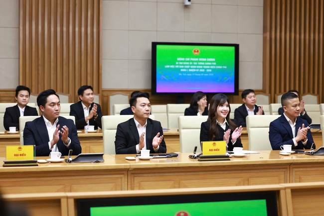 Thủ tướng Phạm Minh Ch&iacute;nh l&agrave;m việc với Ban Chấp h&agrave;nh Đo&agrave;n Thanh ni&ecirc;n Ch&iacute;nh phủ - Ảnh 5.