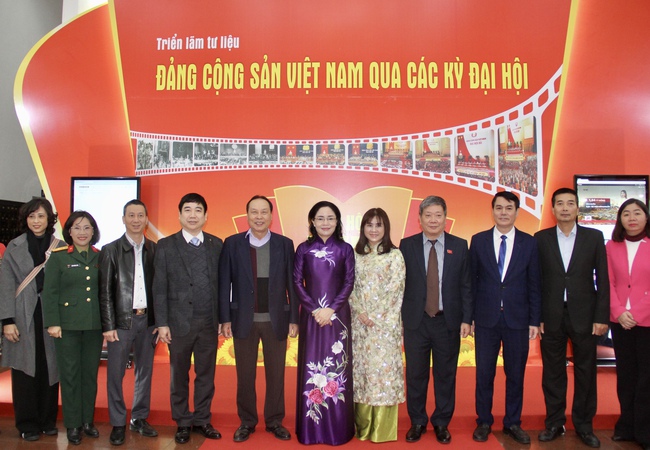 Khai mạc Triển lãm tư liệu “Đảng Cộng sản Việt Nam qua các kỳ Đại hội” - Ảnh 5. Khai mạc Triển lãm tư liệu “Đảng Cộng sản Việt Nam qua các kỳ Đại hội” - Ảnh 5.