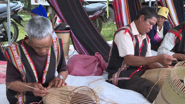 Gia Lai gìn giữ và phát huy bản sắc văn hóa dân tộc thiểu số - Nền tảng cho du lịch bền vững - Ảnh 2.