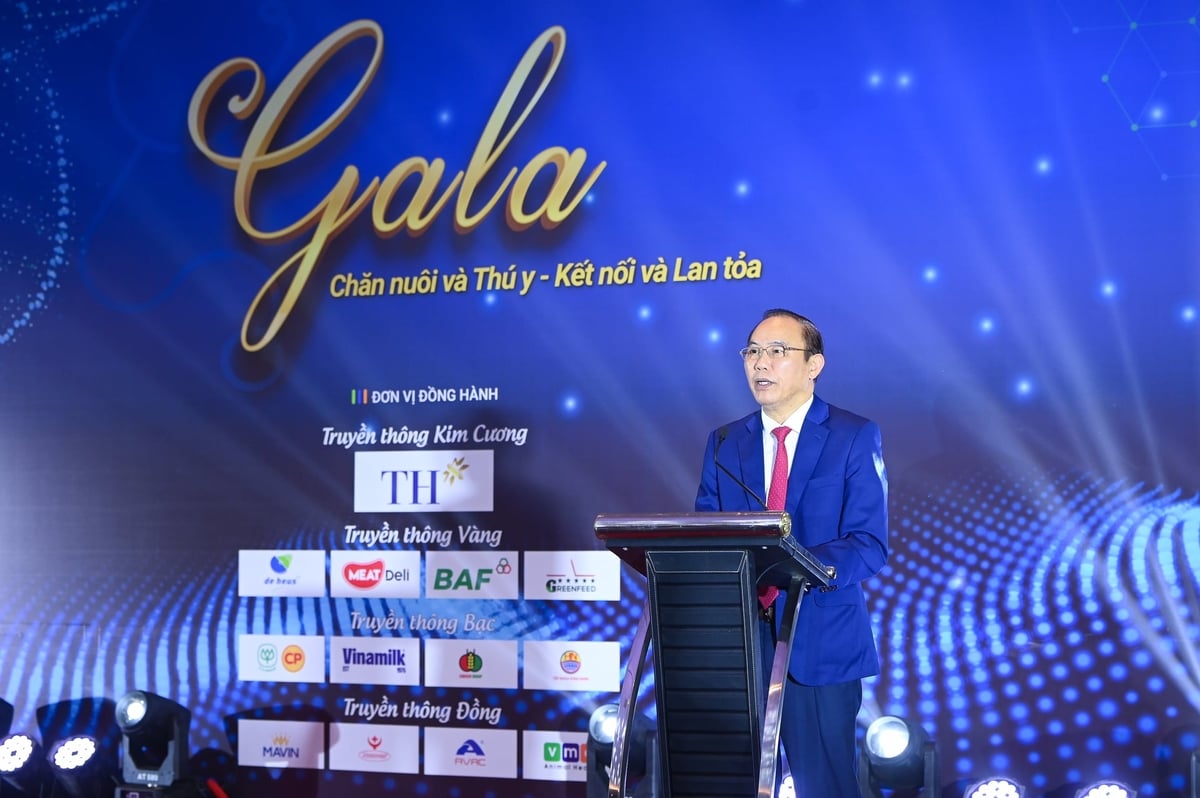 Thứ trưởng Phùng Đức Tiến phát biểu khai mạc Gala của hội nghị. Ảnh: Tùng Đinh. Thứ trưởng Phùng Đức Tiến phát biểu khai mạc Gala của hội nghị. Ảnh: Tùng Đinh.
