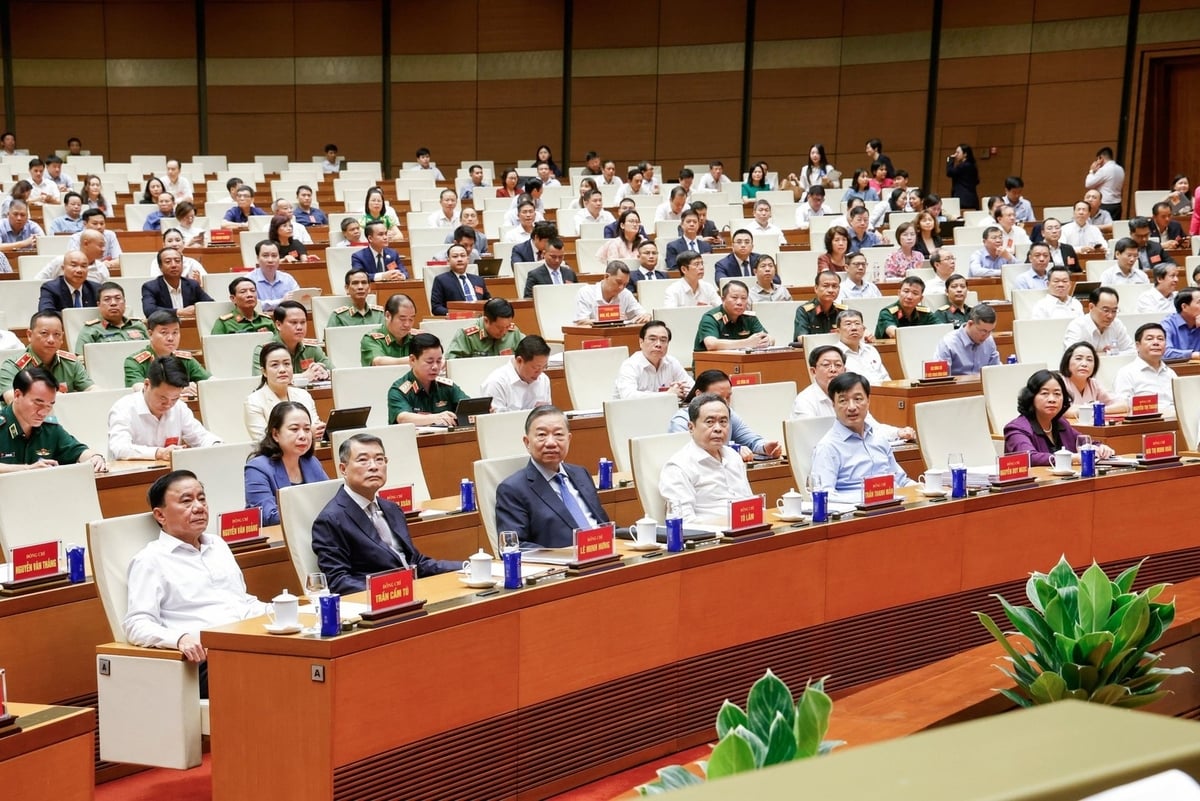 Tổng Bí thư, Chủ tịch nước Tô Lâm, Thủ tướng Chính phủ Lê Minh Hưng, Chủ tịch Quốc hội Trần Thanh Mẫn, Thường trực Ban Bí thư Trần Cẩm Tú và các đồng chí lãnh đạo Đảng, Nhà nước, và các đại biểu dự hội nghị. Ảnh: VGP/Nhật Bắc. Tổng Bí thư, Chủ tịch nước Tô Lâm, Thủ tướng Chính phủ Lê Minh Hưng, Chủ tịch Quốc hội Trần Thanh Mẫn, Thường trực Ban Bí thư Trần Cẩm Tú và các đồng chí lãnh đạo Đảng, Nhà nước, và các đại biểu dự hội nghị. Ảnh: VGP/Nhật Bắc.